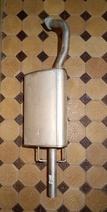 Продавам оригинално задно гърне за Daewoo Leganza