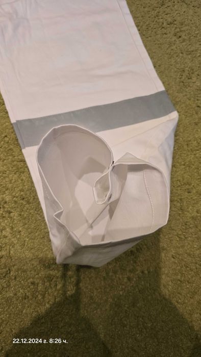 Продавам работни гащеризони.