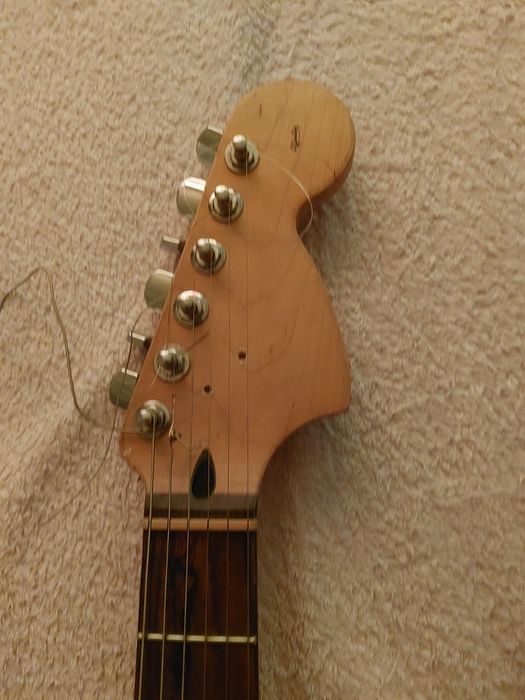 Продам электрогитару