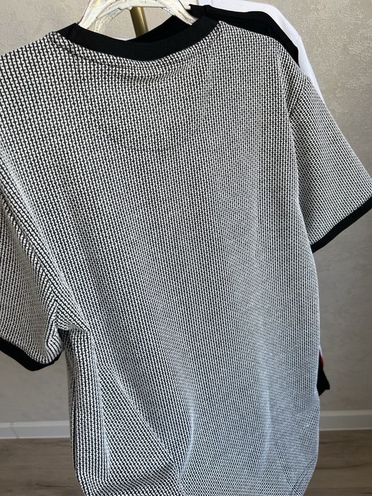 Футболки Guess, DKNY