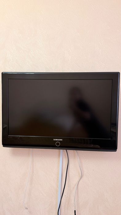 Продается телевизор Samsung с кронштейном