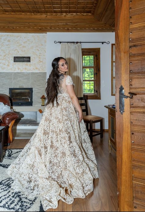 Официална рокля цвят шампанско