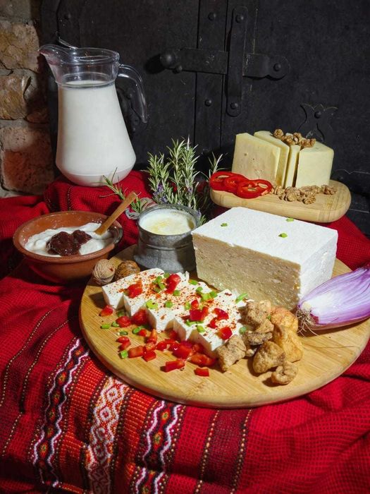 Сирене, Краве мляко и други млечни продукти домашно производство