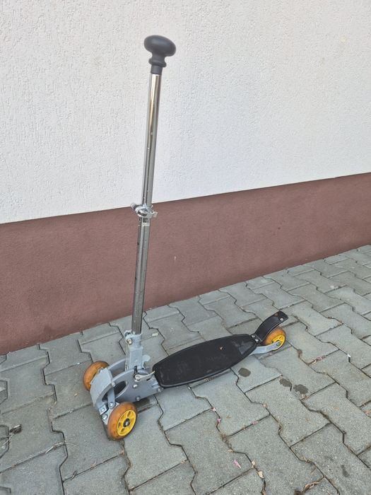 Trotineta cu 3 roți