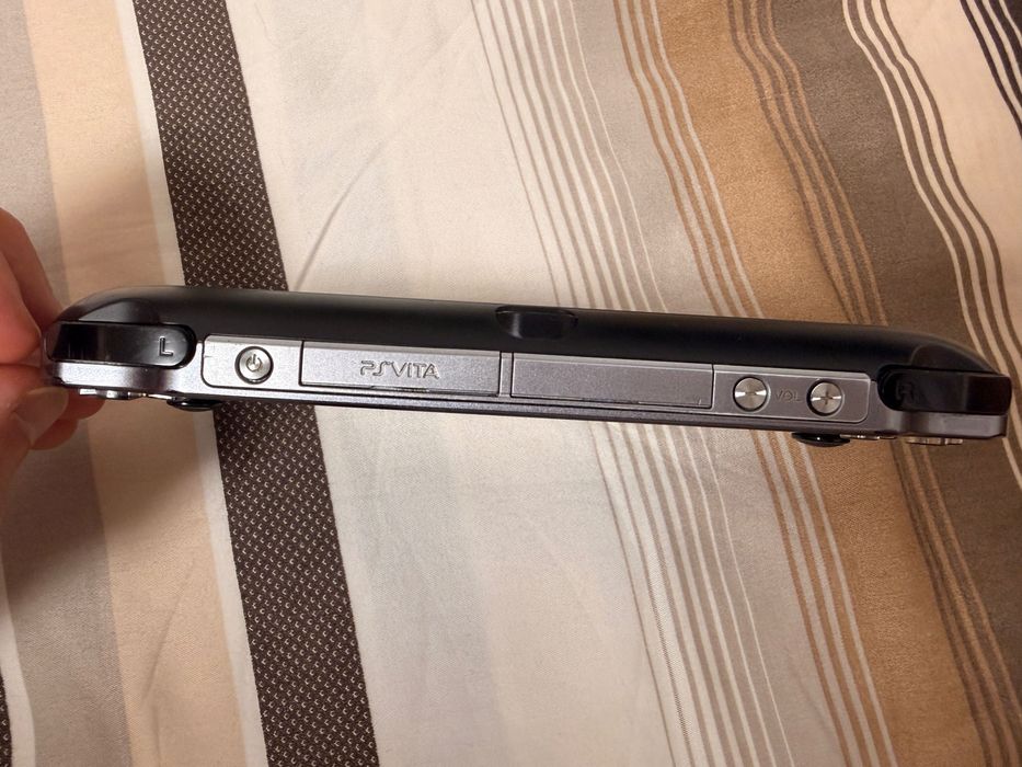 PS VITA 64 GB + 1000 Игри