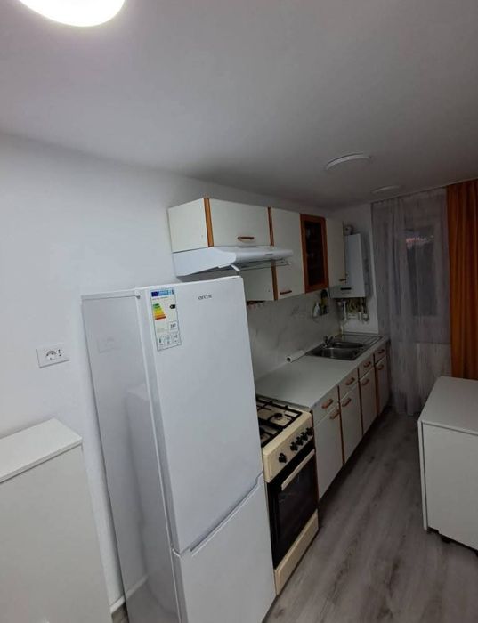 Închiriez apartament