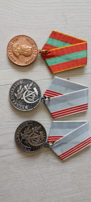 Медали времён войны,"Ветеран труда" все оригинал, в отличном состоянии
