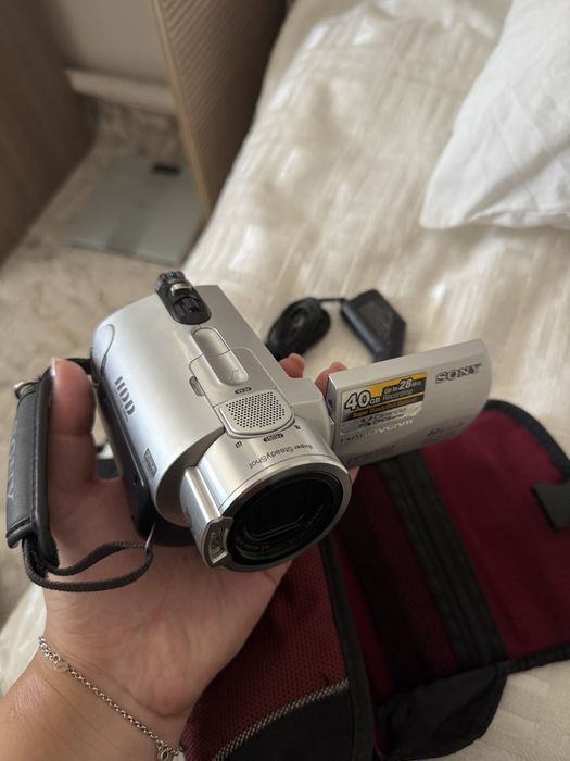 Продам видеокамера Sony Handycam DCR-SR33E