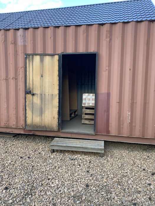 Контейнеры под склад.