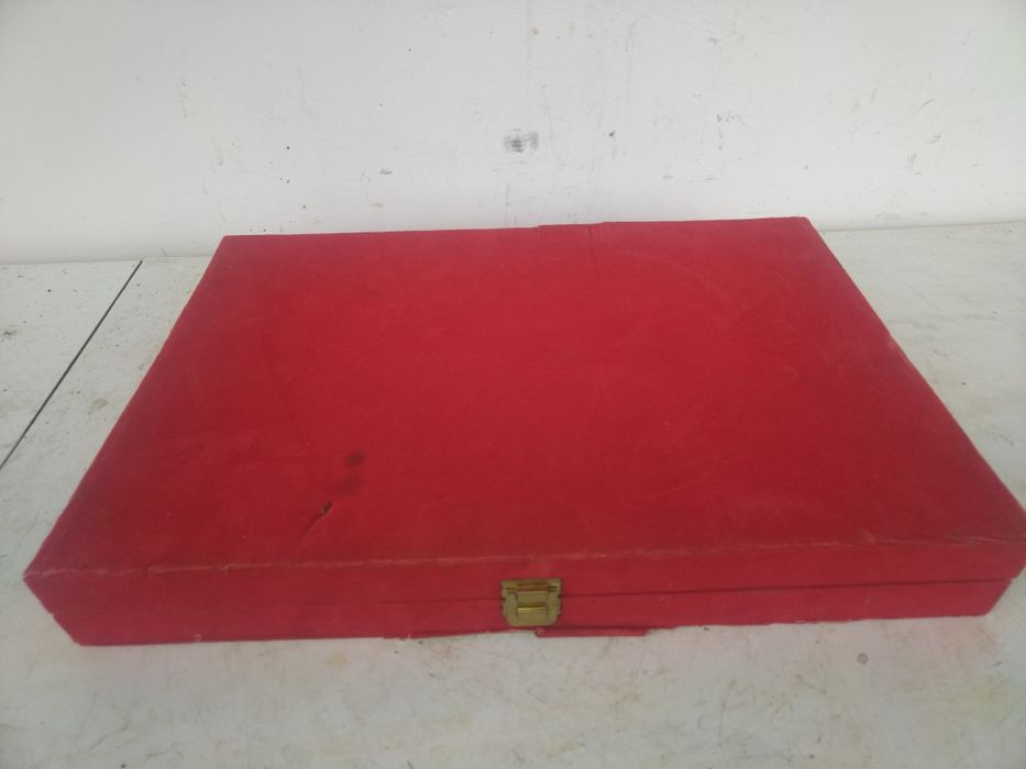 Италиански посребрени прибори за хранене. 
Комплекта е в кутия и е за