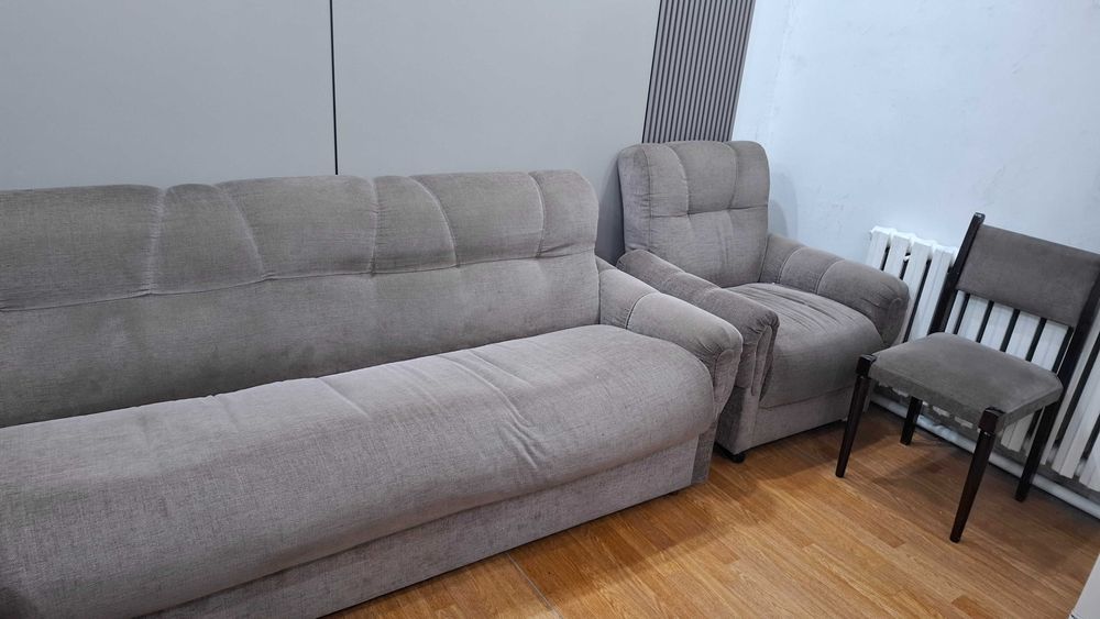 Продам диван,два кресла и стулья