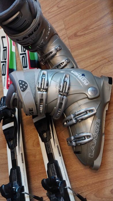 Продам комплект лыж и ботинок