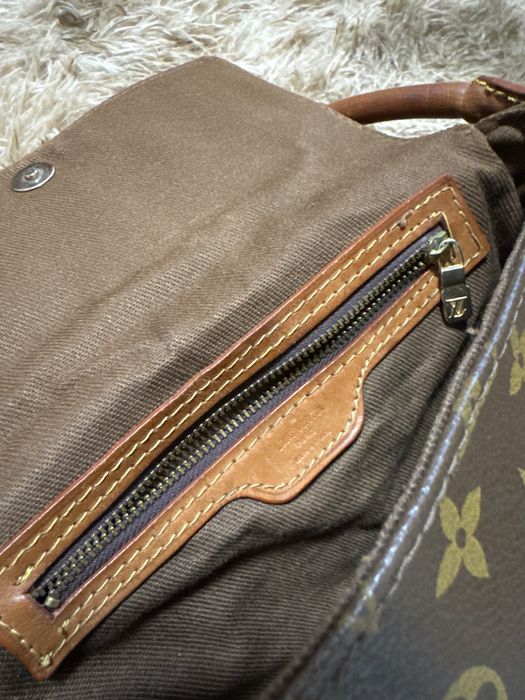 Geantă Louis Vuitton