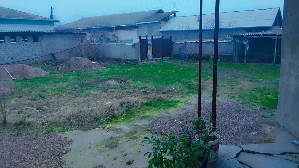 У́ртасаройда 10 сотх 6 хонали ховли сотилади . У́ртачирчик тумани