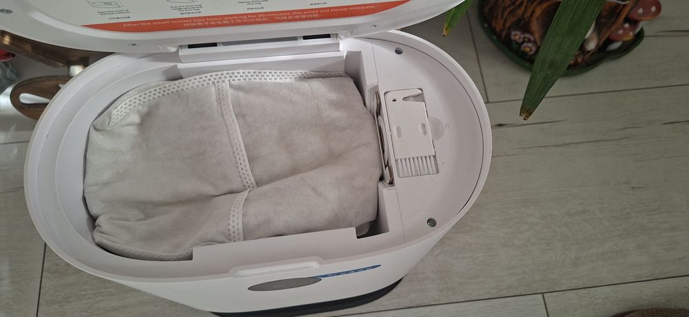 Продавам прахосмукачка робот Xiaomi Roidmi Eve Max