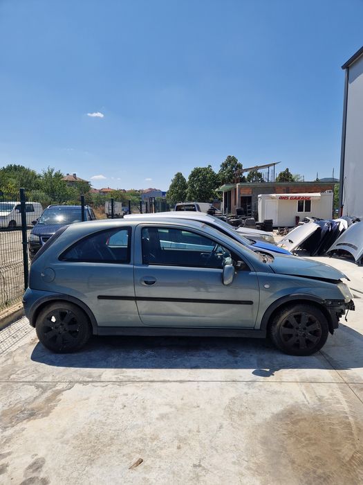 Opel Corsa C 1.4i (НА ЧАСТИ)