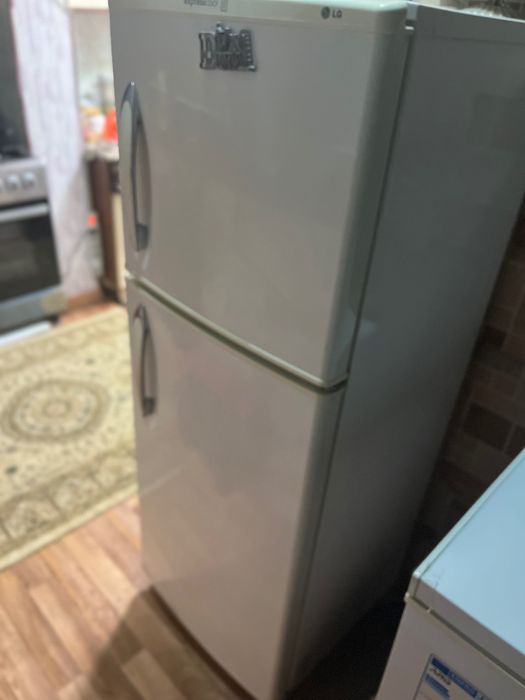 Продается холодильник LG