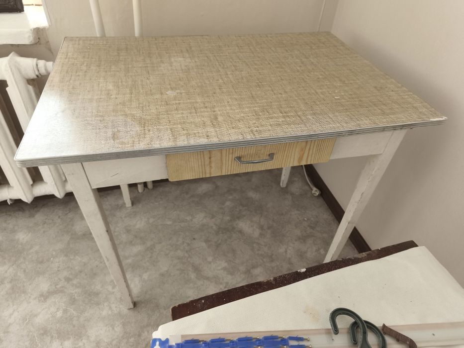 Продам журнальный стол