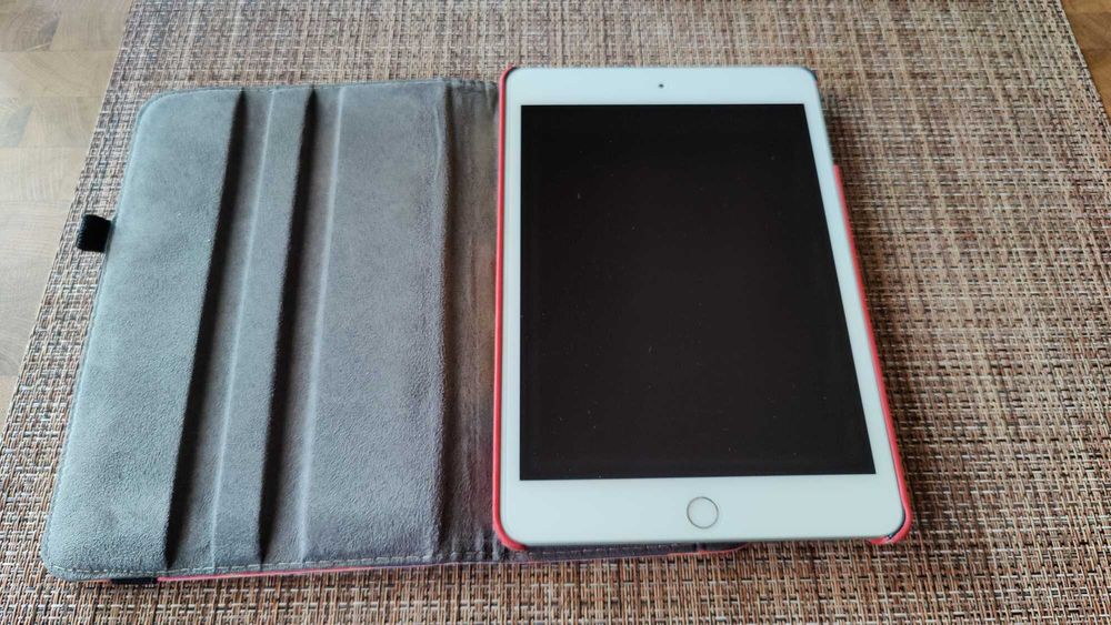 iPad Mini 5 - 256GB - Cellular - White/Silver - отлично състояние