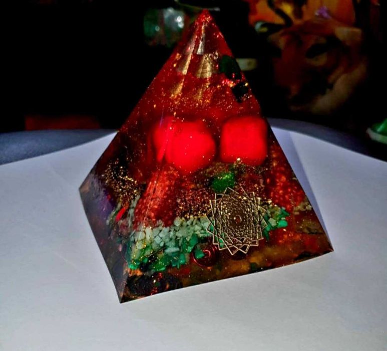 Piramida 3 mere roșii, 15 cm x 14cm , orgon handmade
