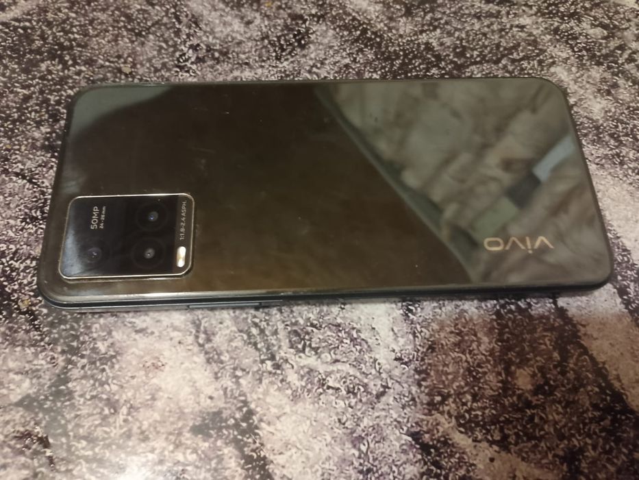 Продам телефон виво у33с