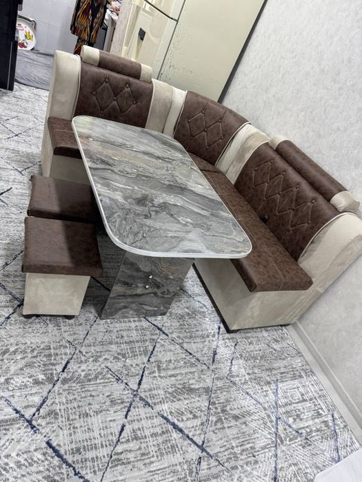 Кухние угалок + Стол+ пуфик