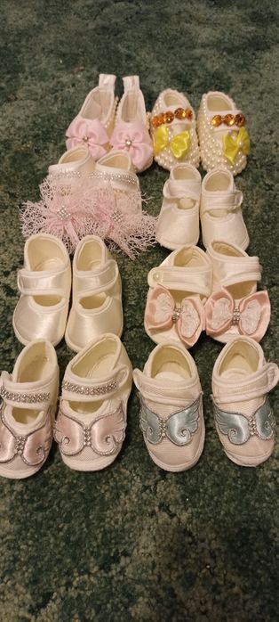 Продавам бебешки буйки\пантофки и пантофки.