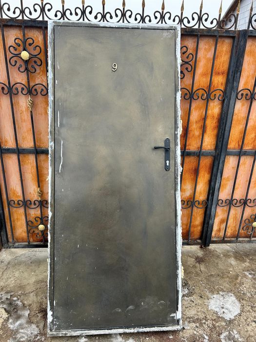 Дверь железная б/у