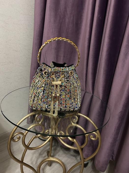 Сумка шикарная со стразами.