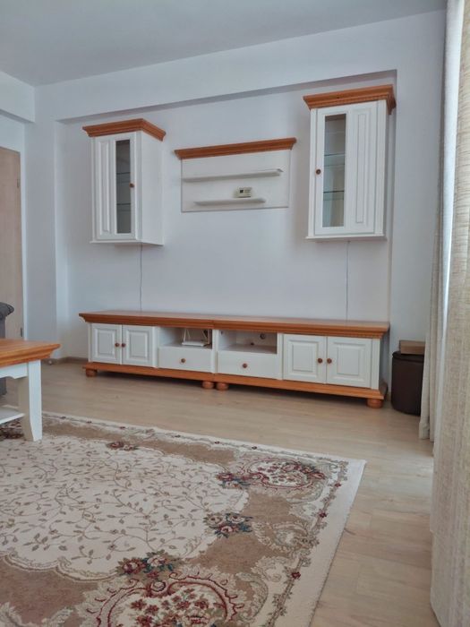 Proprietar închiriez apartament de 3 camere în zona Coresi — fotografia 3