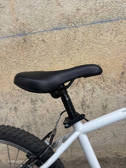 BICICLETA COPII DECATHLON , folosita foarte putin.