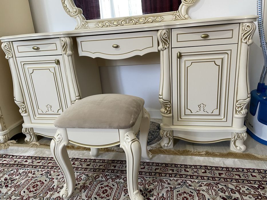 Срочно продам спальный гарнитур