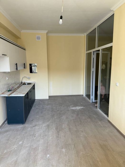 Айрапорт йўлида квартира зўдлик билан Сотилади