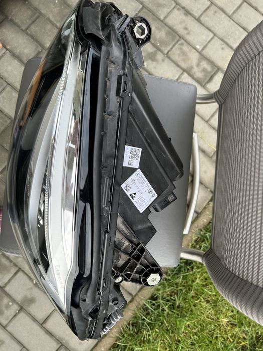 Far mercedes w205 partea stanga