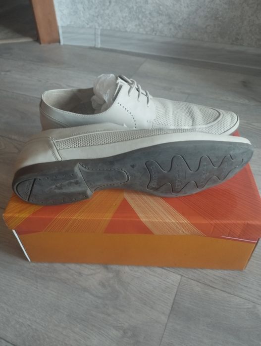 Продам летние туфли