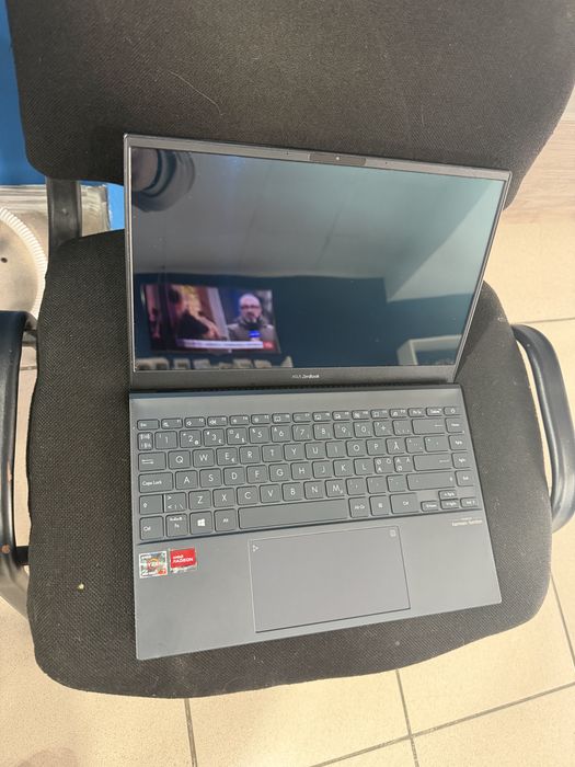 Vand laptop asus zenbook um325 OLED ryzen 7 5700u 16gb  ssd 512gb