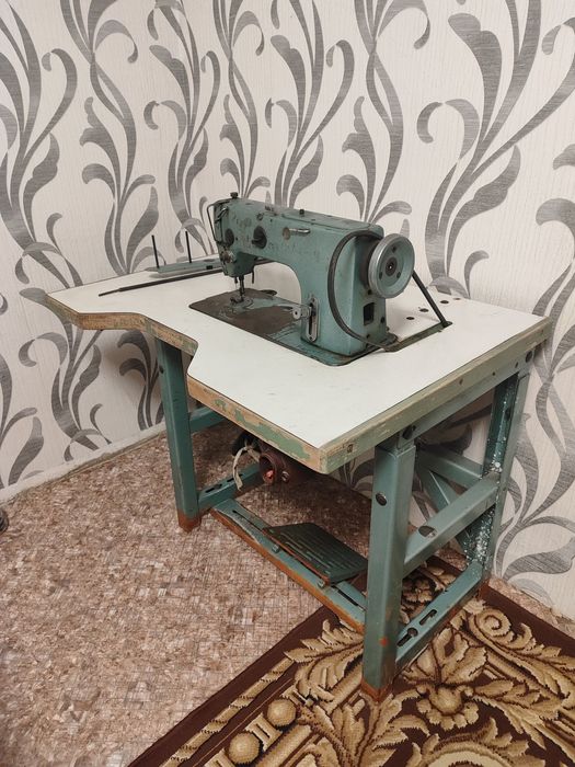 Швейная машина профессиональная