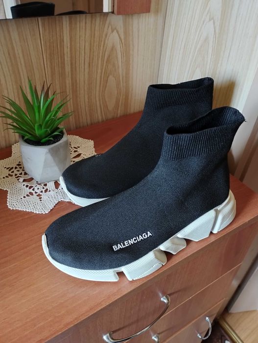 Продавам дамски маратонки