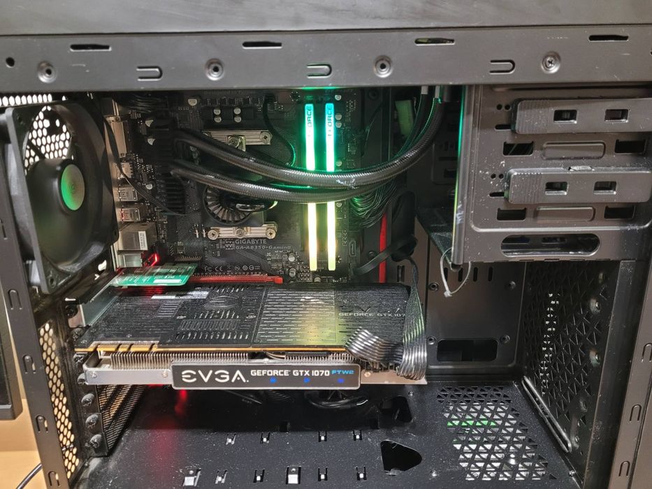 Геймърски компютър Ryzen 7 2700, GTX 1070 8GB, 16GB, Водно