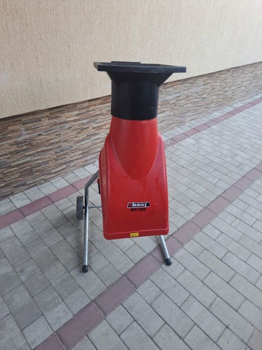 Tocator crengi, fructe și resturi vegetale,moară