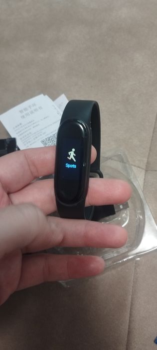 Смарт гривна часовник