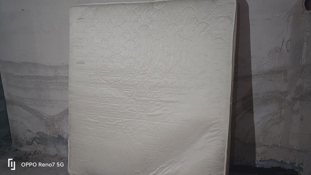 Продам матрац в хорошем состояний