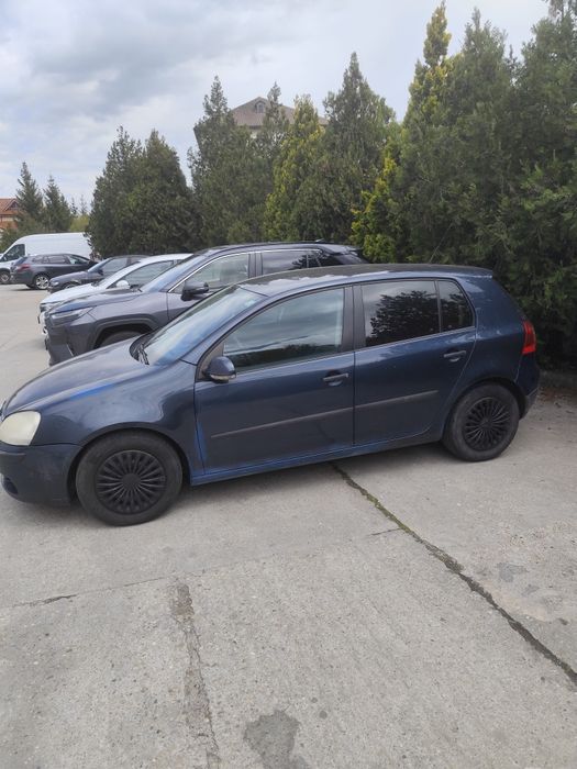 Vand Golf 5 1.9 TDI (problema cu volanta, zgariata)