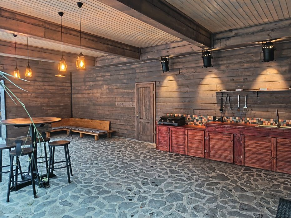 Casa Breaza, stil norvegian(Adunati), 3 ani vechime, din lemn masiv, teren 3865mp,1,5 ore pana la Bucuresti,  piscina incalzita, sera sticla,, magazie
