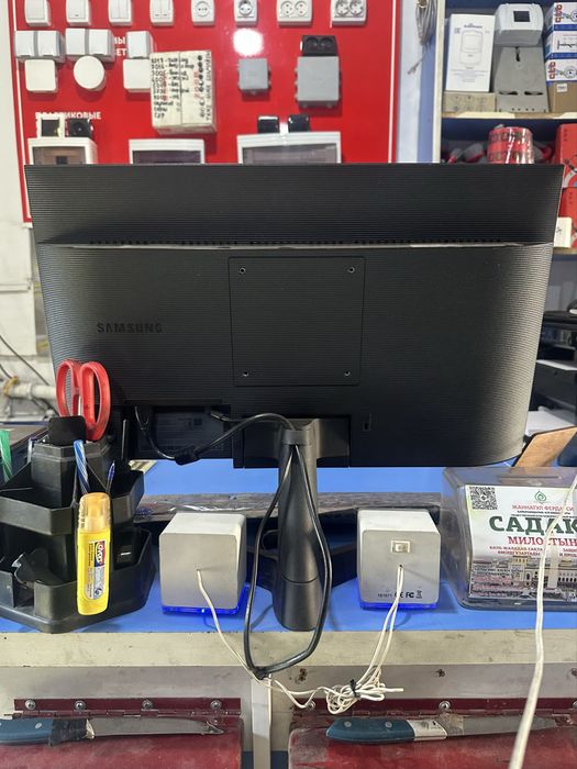 Манитор Samsung 22