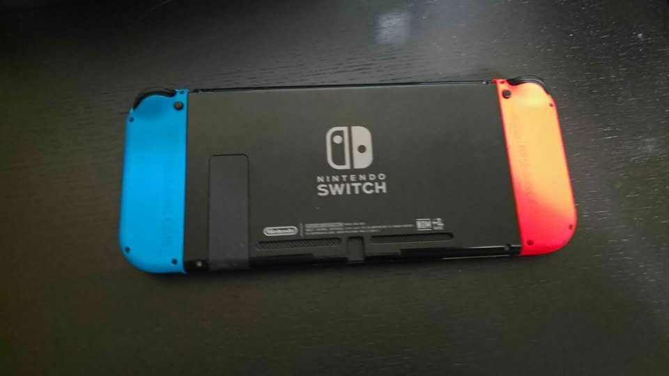 Nintendo Switch пълен комплект + 6 топ игри, калъф и Pro контролер