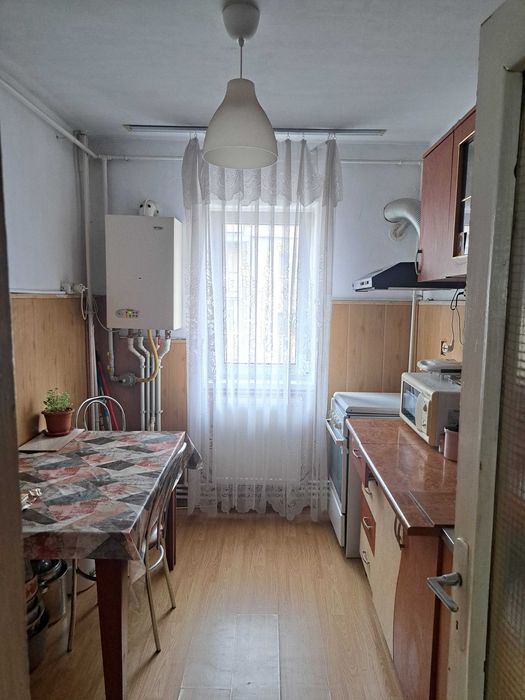 Apartament 3 camere de vânzare