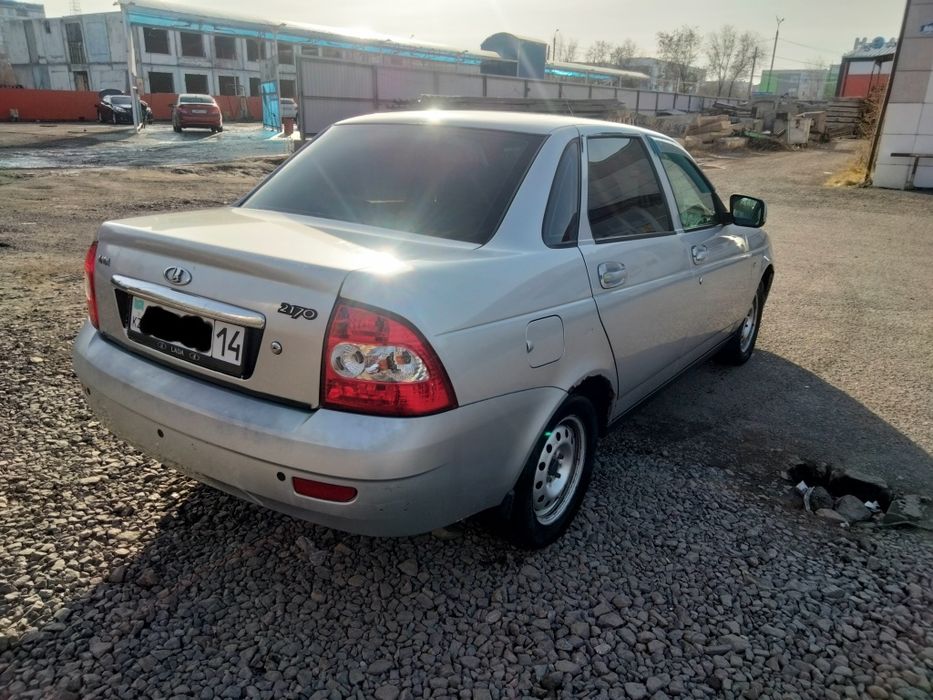 Продам приору седан