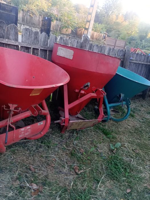 Vând utilaje agricole tot ce se vede
