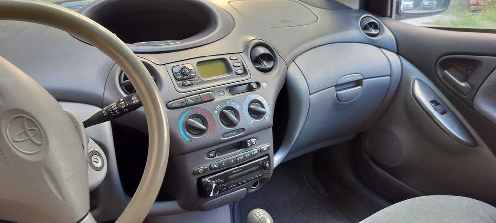 Toyota Yaris, 2000, 247700 км.
